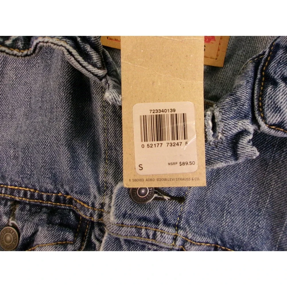 NWT Levi's Mens S Denim Trucker Jacket Blue Light‎ Wash Button Up